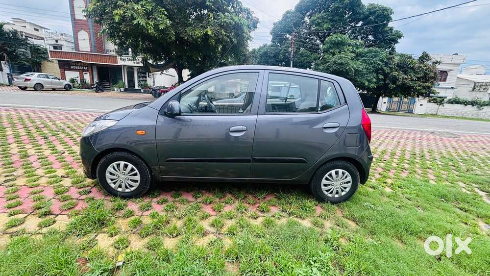 Hyundai I10 Sportz, 2015, Petrol