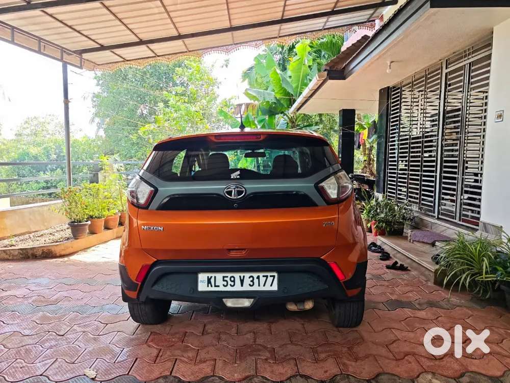 Tata Nexon 2019 Petrol Manual, Service History Avilable