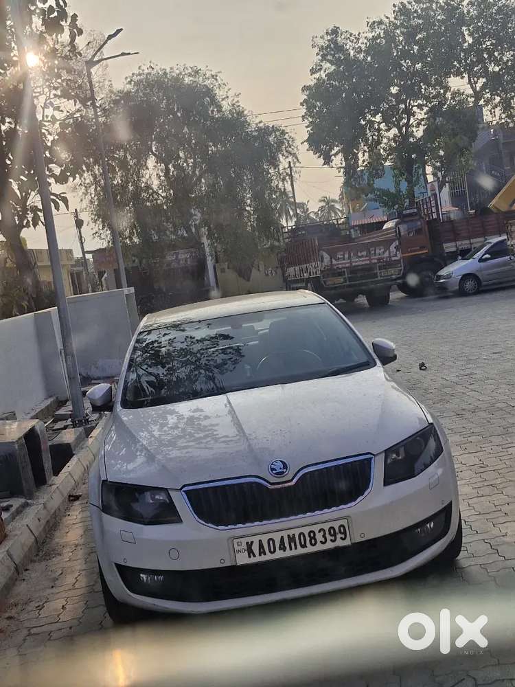 Skoda Octavia 2015 Diesel Well Maintained ... Showroom Record