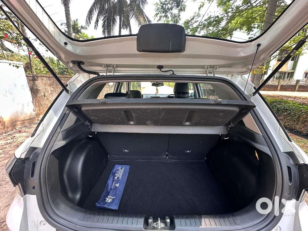 Hyundai Venue 1.0 Sx (o) Turbo Dct, 2023, Petrol