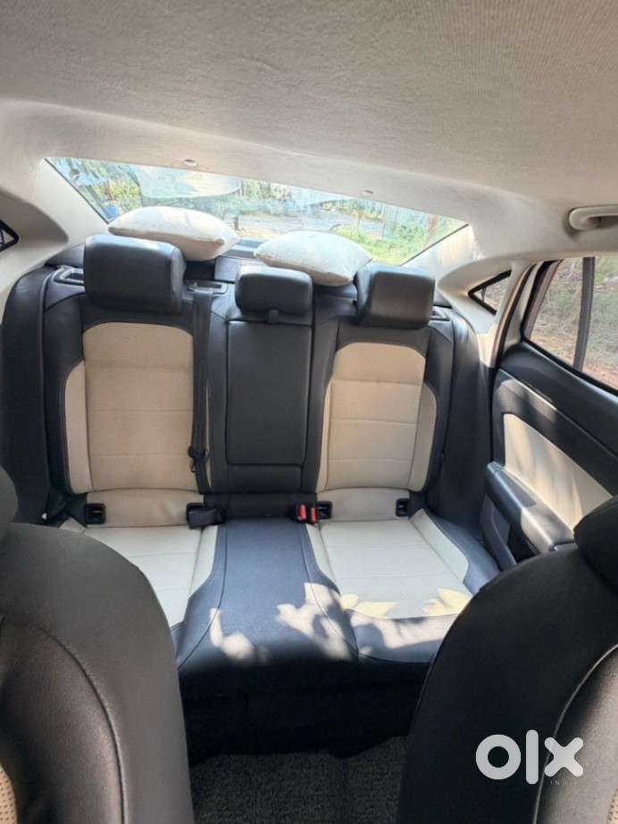 Skoda Slavia Style 1.0l Tsi Mt, 2023, Petrol