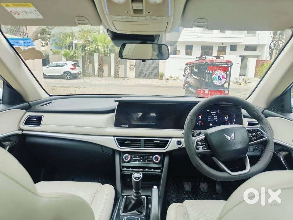 Mahindra Xuv700 2.0 Ax 7 Petrol Mt Str, 2021, Petrol