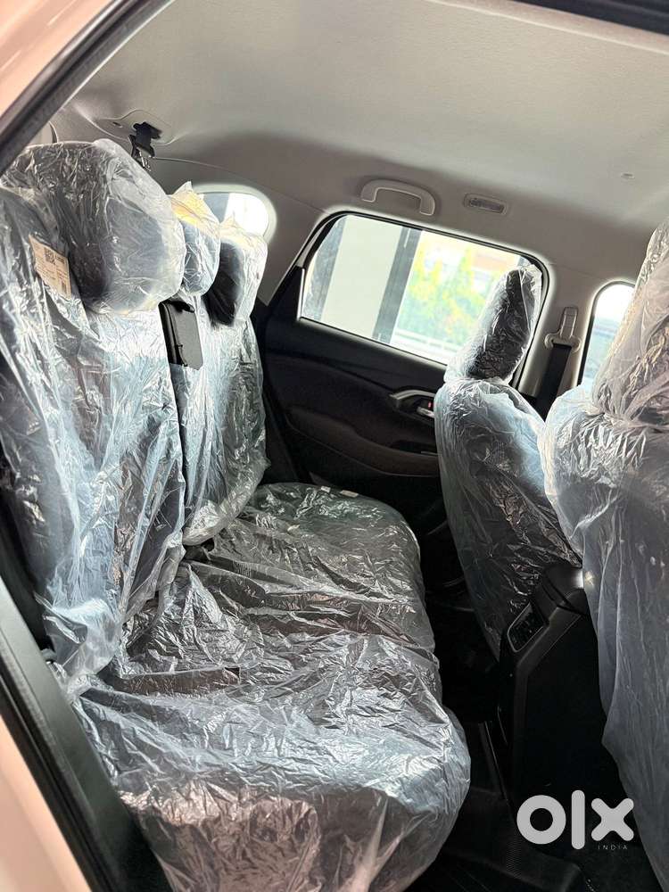Maruti Suzuki Grand Vitara 1.5 Delta Smart Hybrid At, 2024, Petrol