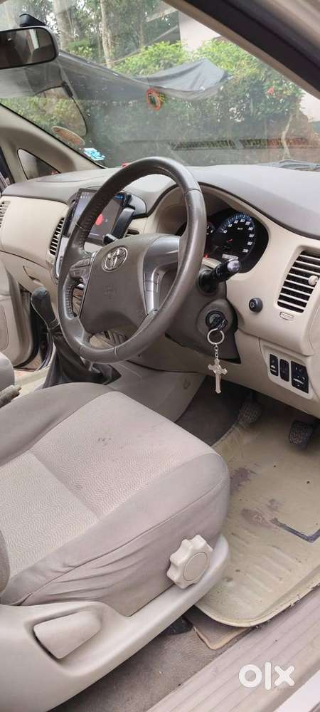 Toyota Innova 2.5 V  8 Seater  2014 Model  Well Maintained