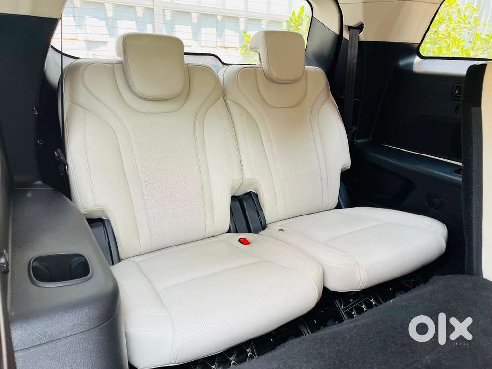 Mahindra Xuv700 2.0 Ax 7 Petrol At Str, 2024, Petrol
