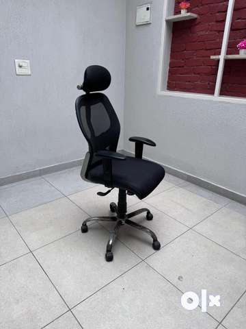 Office chair best sale with neck support