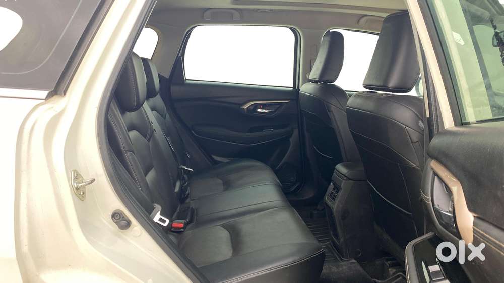Maruti Suzuki Grand Vitara 1.5 Alpha Plus Intelligent Hybrid Ecvt, 2..