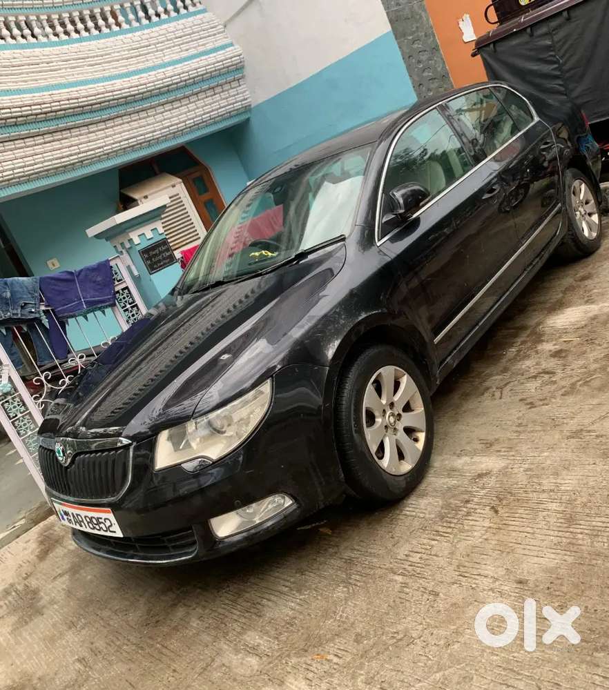 Skoda Superb 2010 Petrol 80000 Km Driven