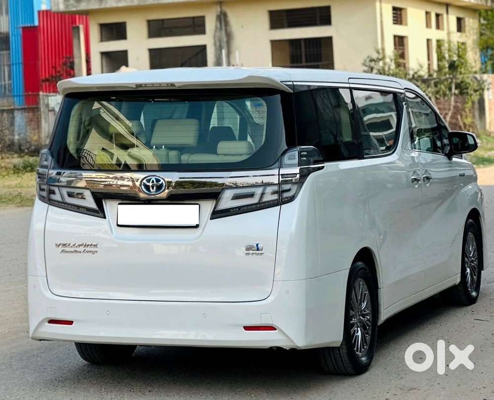 Toyota Vellfire 2.5 Executive Lounge, 2020, Cng & Hybrids