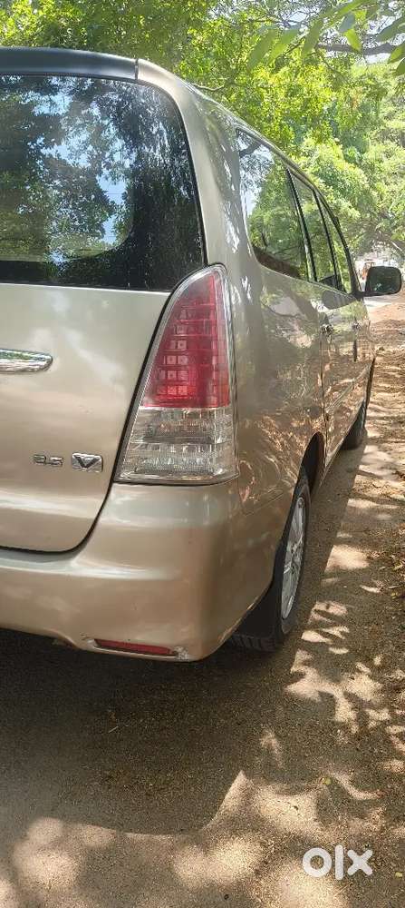 Toyota Innova 2010