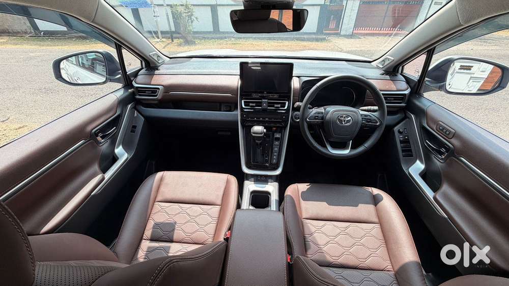 Toyota Innova Hycross 2.0 Zx (o) Hybrid 7 Str, 2025, Petrol