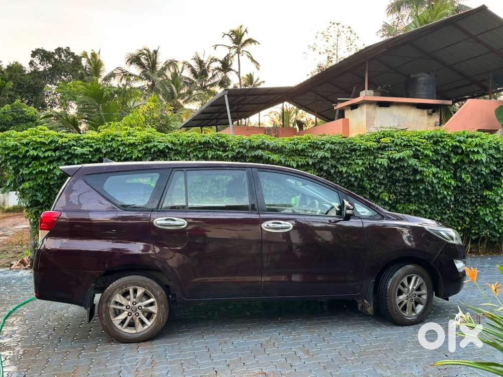 Toyota Innova Crysta 2.4gx Mt 8 Str - 2016 | First Owner
