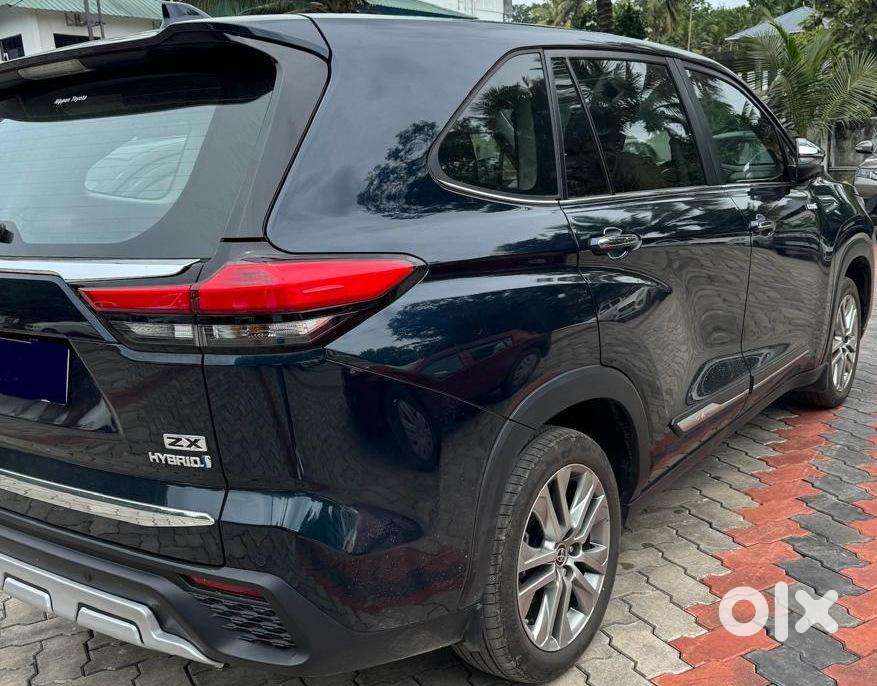 Toyota Innova Hycross 2.0 Zx (o) Hybrid 7 Str, 2023, Petrol