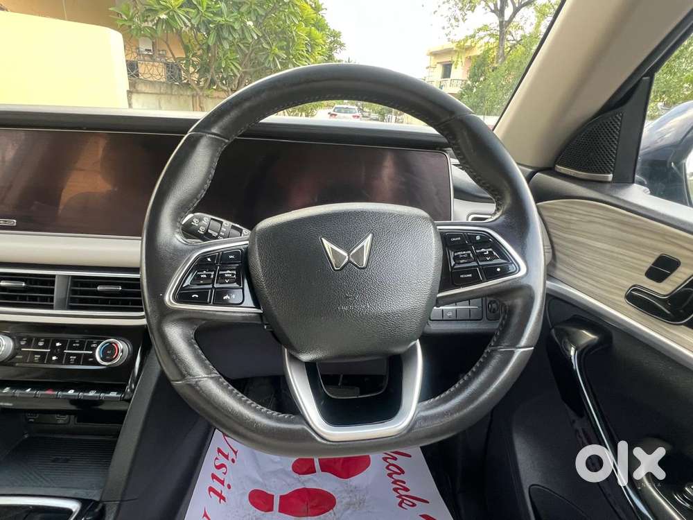 Mahindra Xuv700 2.2 Ax 7 Diesel At Luxury Pack Str, 2021, Diesel