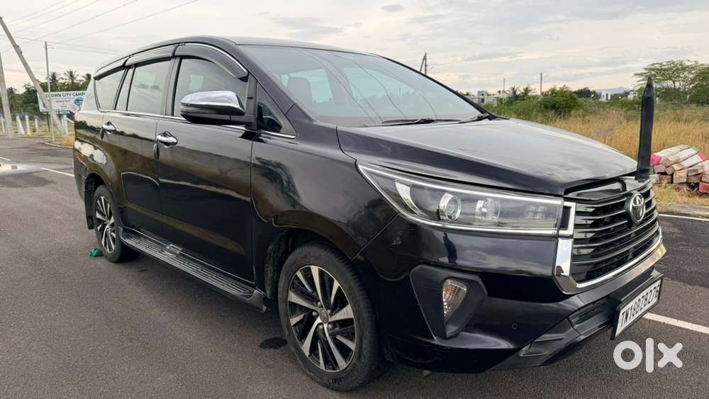 Toyota Innova Crysta 2.4 Z Automatic &ndash; 2022 | Sparkling Black Pearl