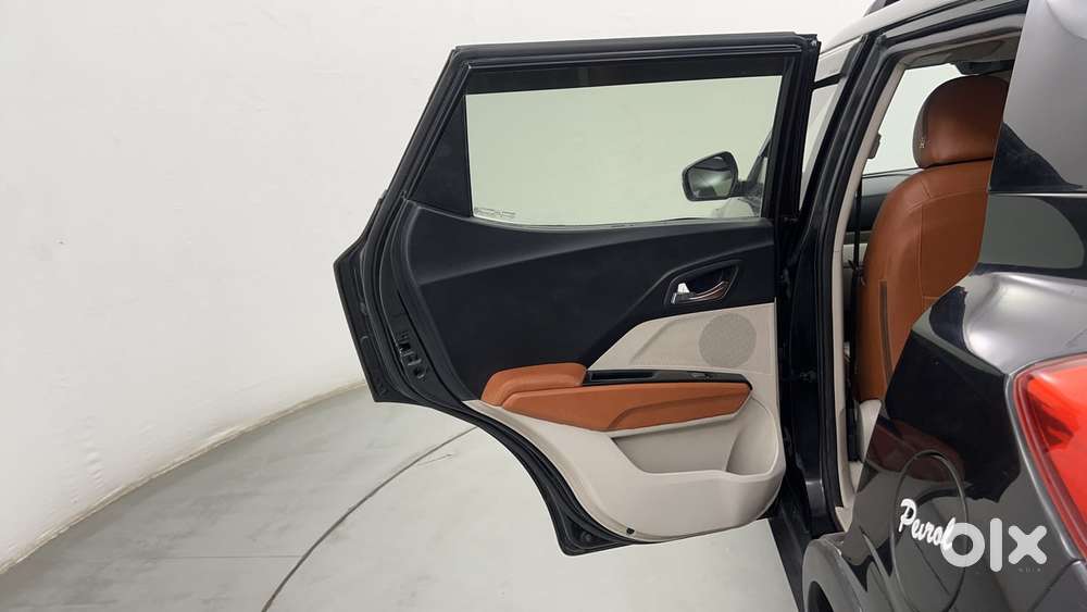Mahindra Xuv300 W8 Option, 2021, Petrol