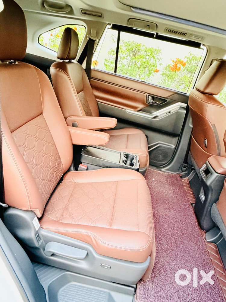 Toyota Innova Hycross 2.0 Zx Hybrid 7 Str, 2025, Petrol
