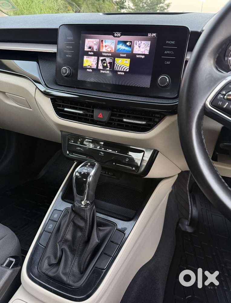 Skoda Slavia 1.0 Ambition Tsi At, 2022, Petrol