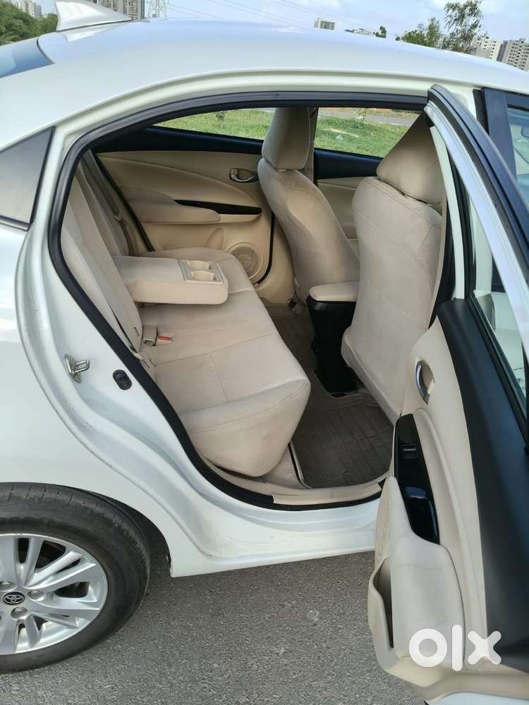 Toyota Yaris V Cvt, 2019, Petrol