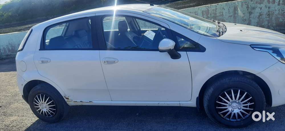 Fiat Grande Punto 2015 Petrol Variant