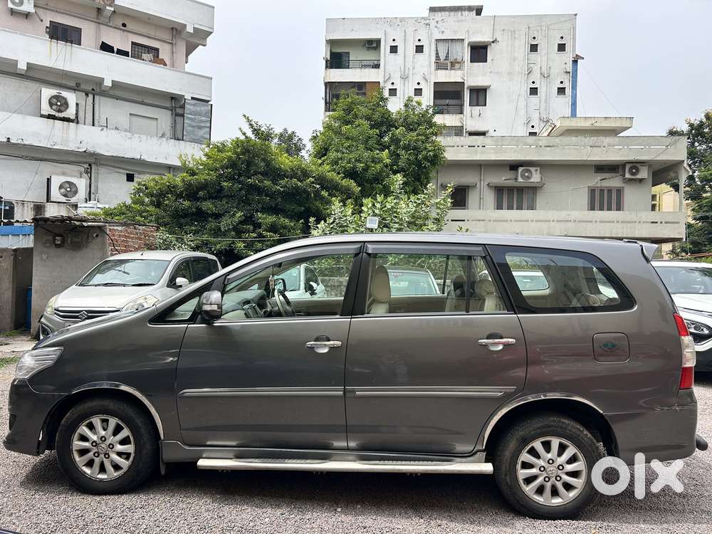 Toyota Innova 2.5 V 8 Str, 2013, Diesel