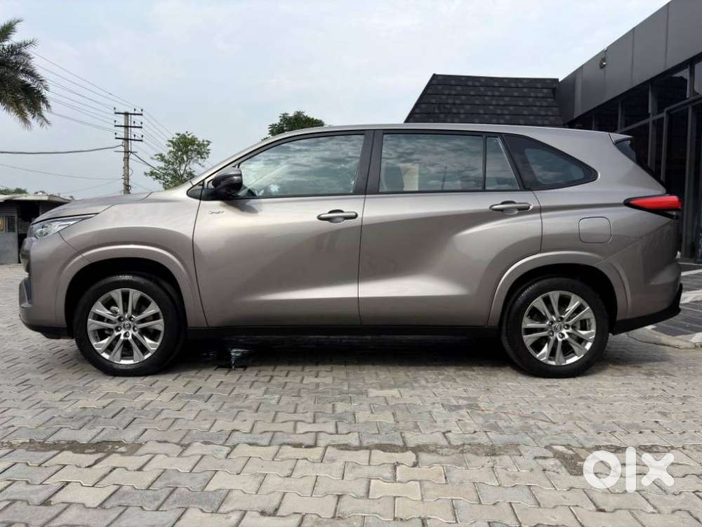 Toyota Innova Hycross 2.0 Vx Hybrid 7 Str, 2025, Petrol