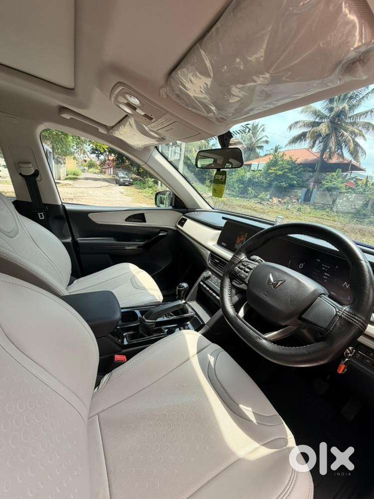 Mahindra Xuv700 2023 Diesel Well Maintained