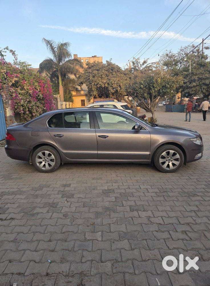 Skoda Superb 2013-2015 Elegance 1.8 Tsi Mt, 2014, Petrol