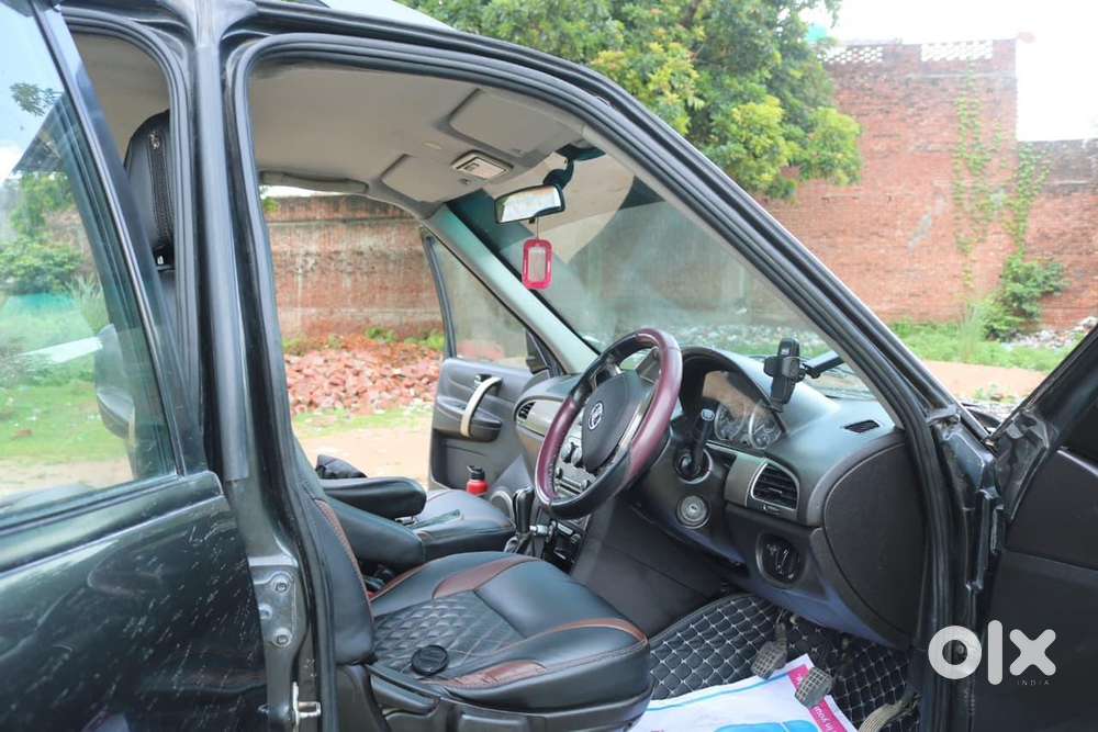 Tata Safari Storme Black Color