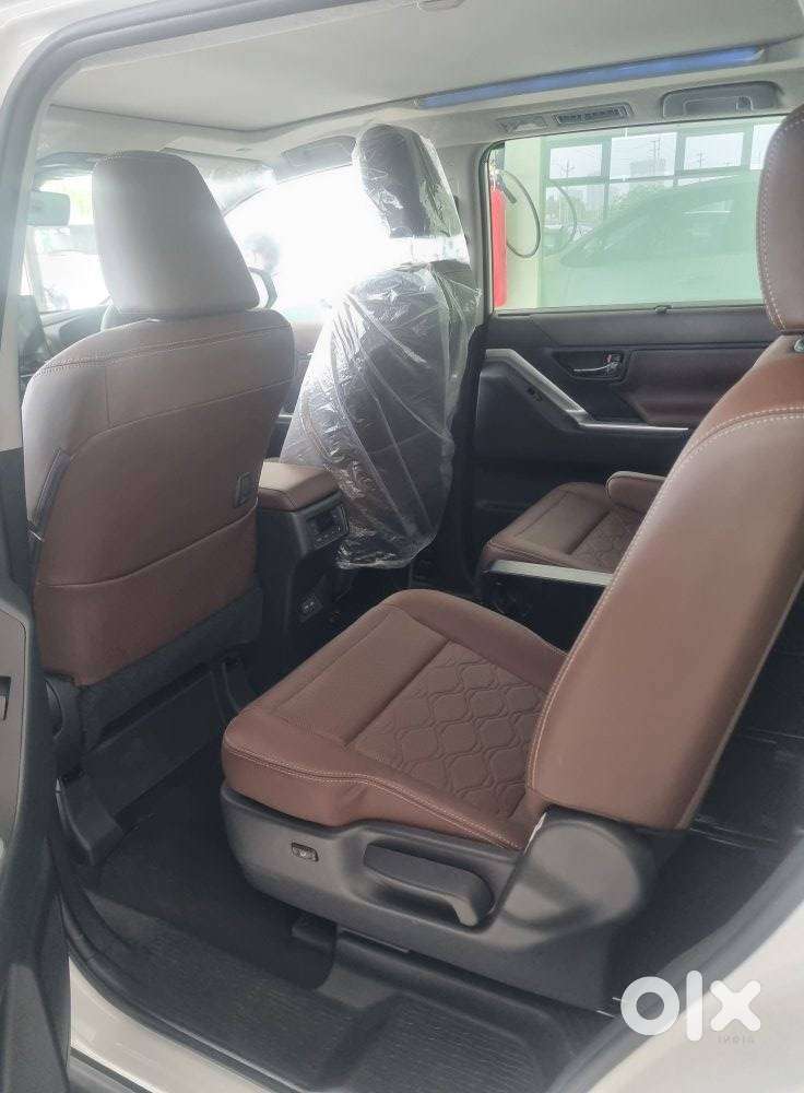 Toyota Innova Hycross 2.0 Zx (o) Hybrid 7 Str, 2025, Petrol