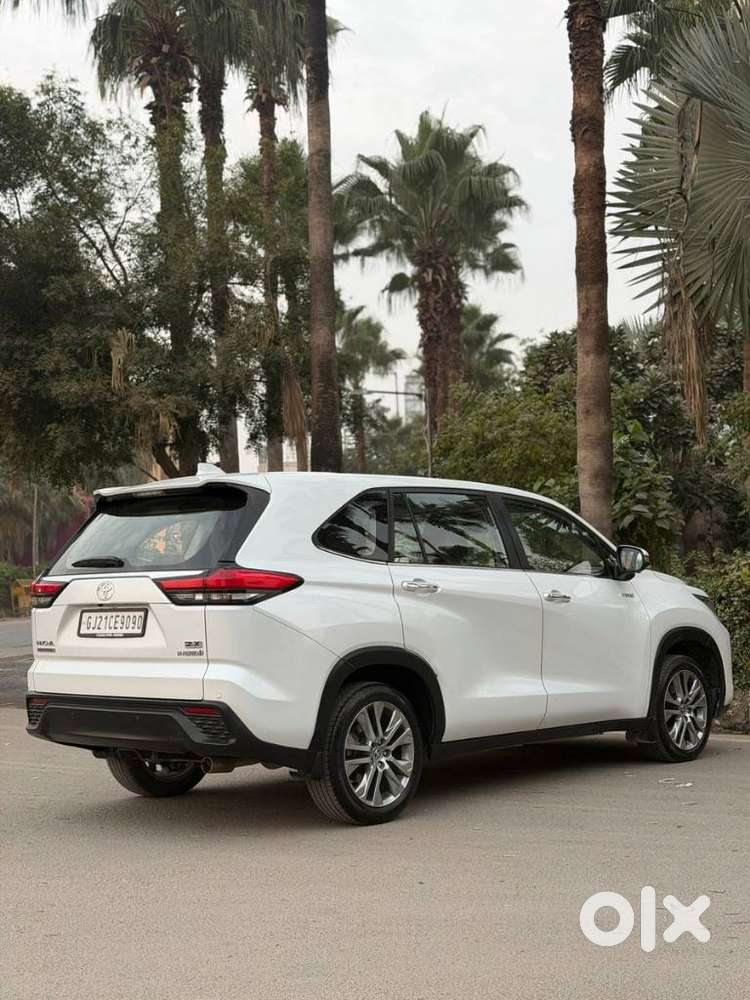 Toyota Innova Hycross 2.0 Zx Hybrid 7 Str, 2023, Petrol