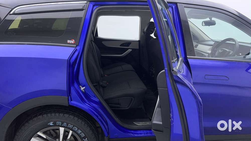 Mahindra Xuv700 2.0 Ax 5 Petrol Mt 7 Str, 2021, Petrol