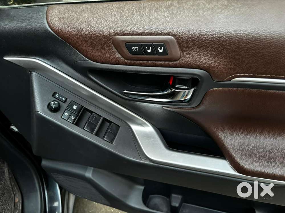 Toyota Innova Hycross 2.0 Zx (o) Hybrid 7 Str, 2023, Petrol