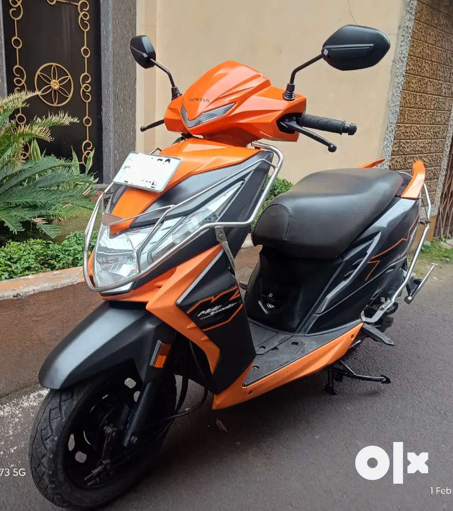 Honda dio best sale bs6 orange colour