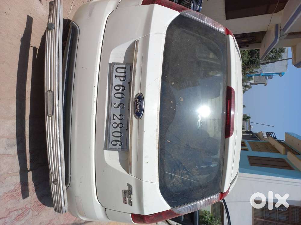 A Petdonal Car In Good Running Conditionn With Suprrb Mudic System