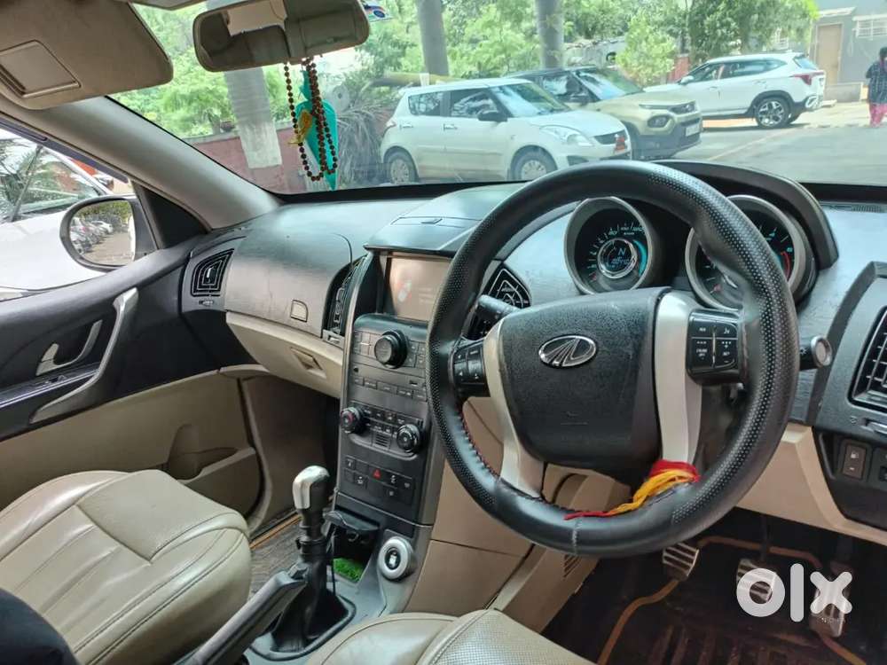 Mahindra Xuv500 W10 2017