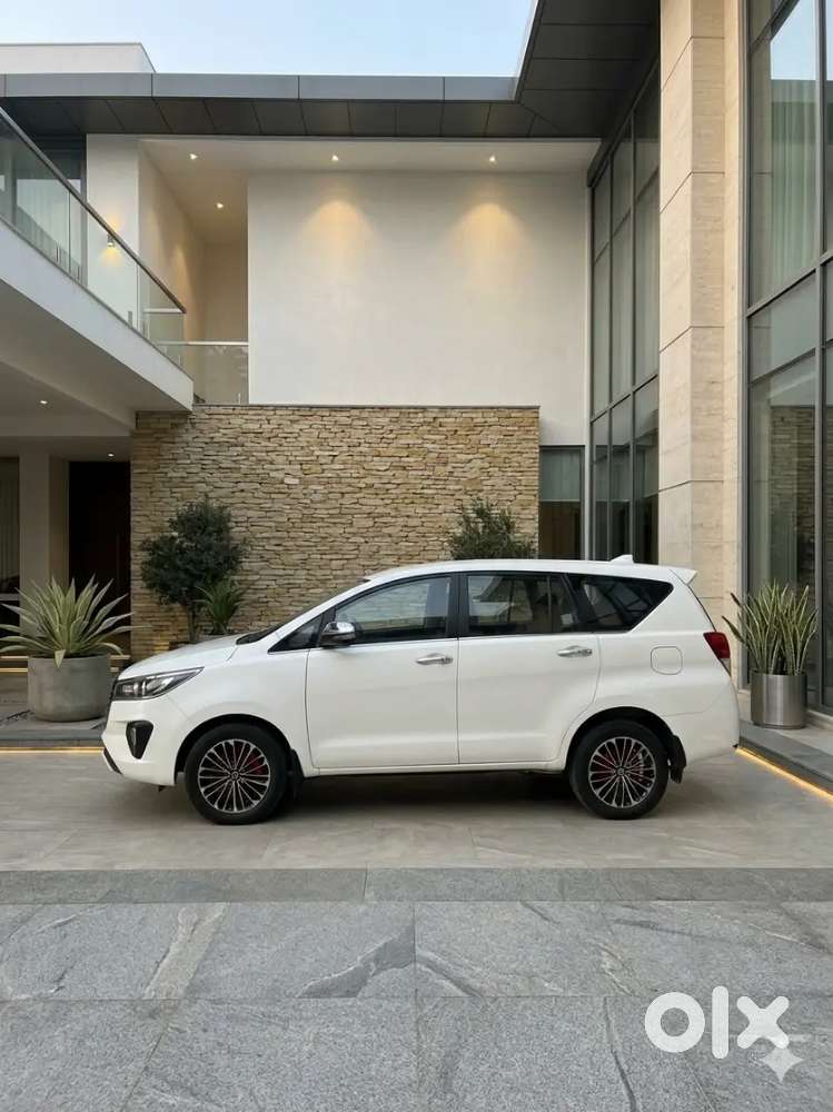Toyota Innova Crysta 2017 Diesel 72854 Km Driven