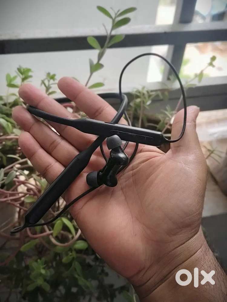 OnePlus Bluetooth headphones
