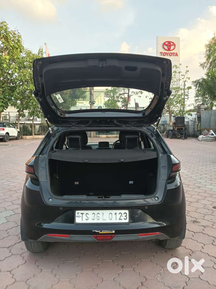 Tata Altroz 1.2 Xz Plus Dark Edition, 2021, Petrol