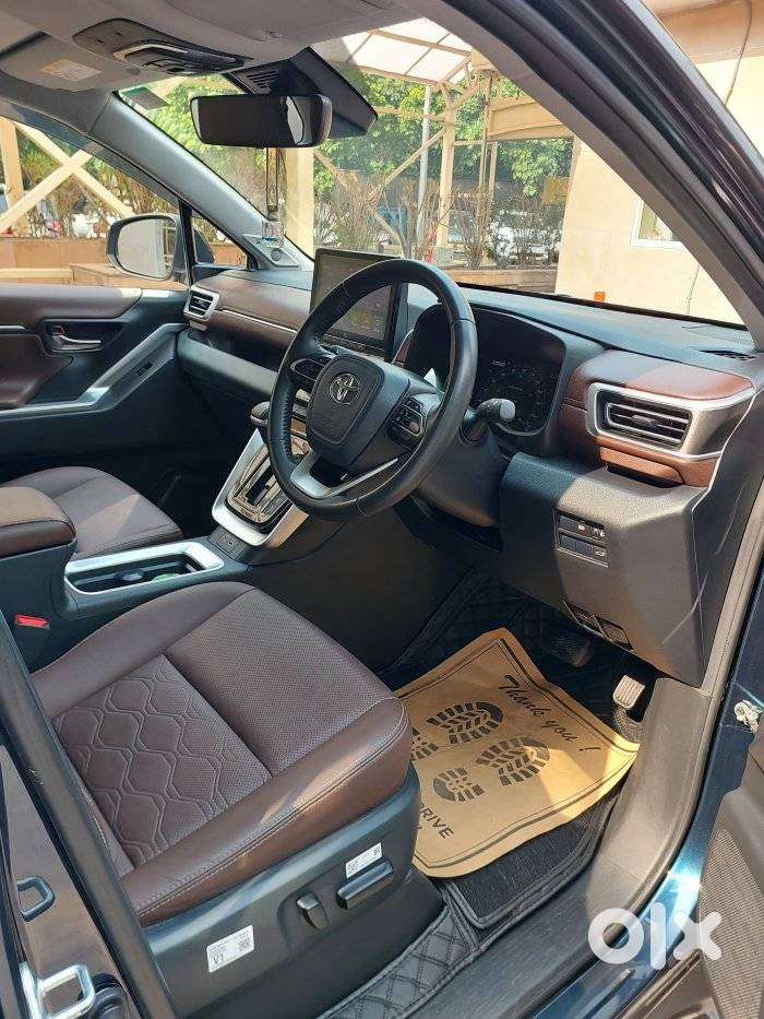 Toyota Innova Hycross 2.0 Zx (o) Hybrid 7 Str, 2025, Petrol