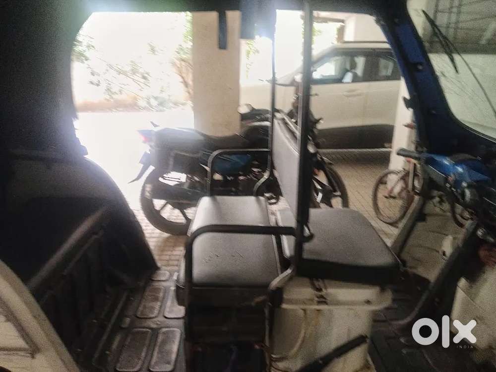 Mahindra Tyro Y Auto 2024