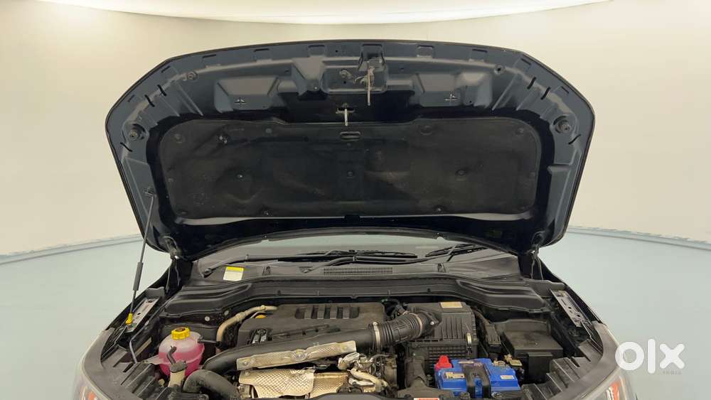 Mahindra Xuv300 W8 Option Diesel, 2023, Diesel