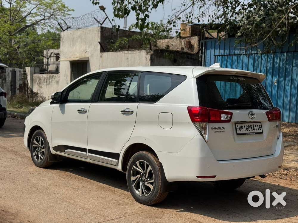 Toyota Innova Crysta 2.7 V, 2022, Petrol