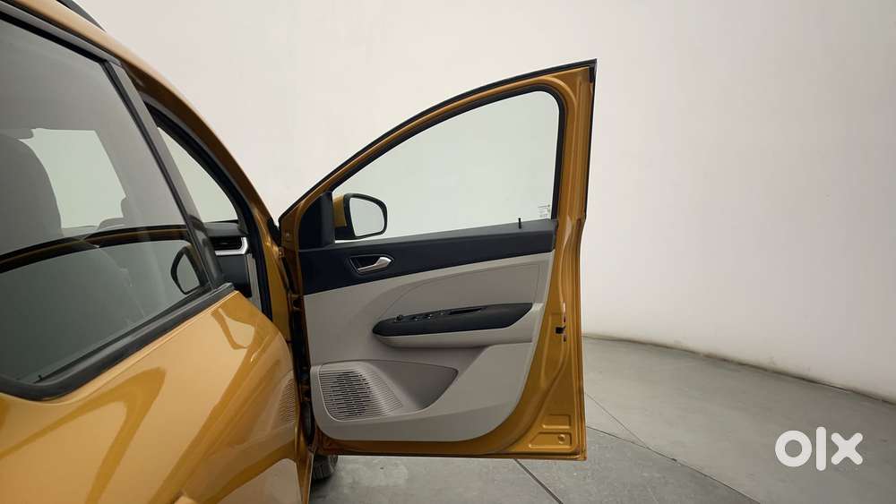 Renault Triber Rxz, 2019, Petrol