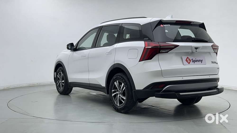 Mahindra Xuv700 2.0 Ax 5 Petrol Mt 7 Str, 2025, Petrol