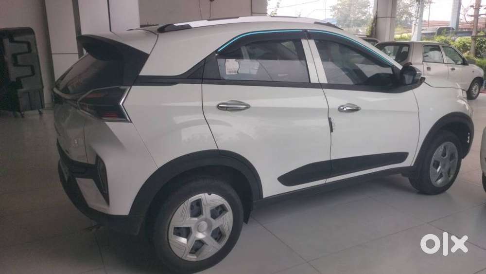 Tata Nexon Smart 1.2 Revotron Petrol 5 Mt, 2024, Petrol
