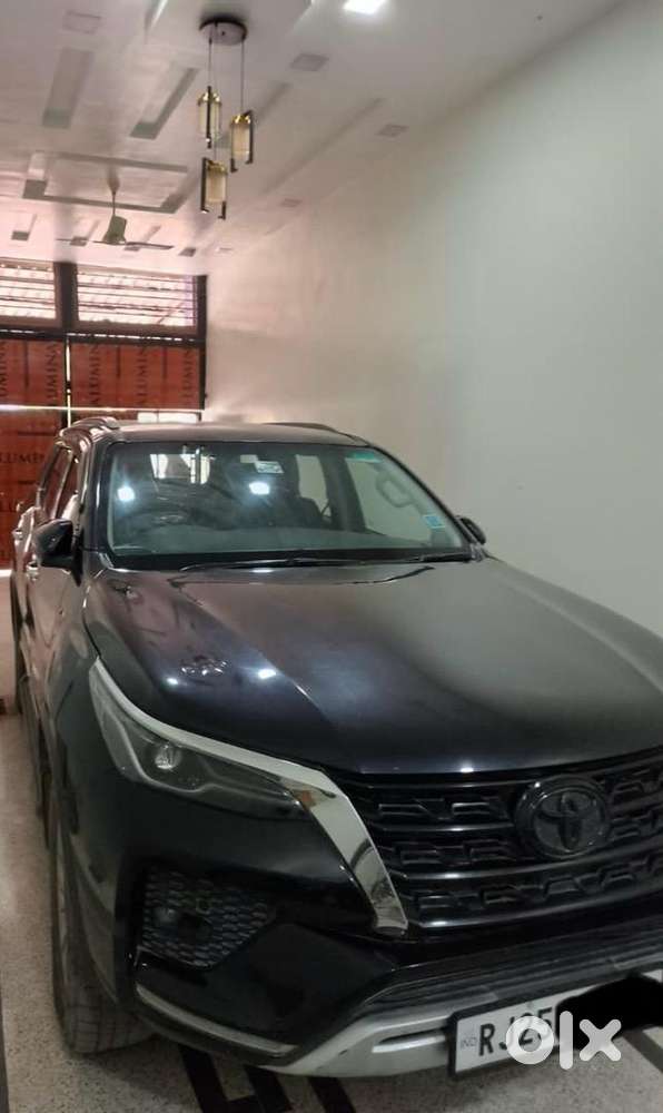 Toyota Fortuner Sigma 4x4 Diesel Automatic 2021 Sparkling Black Color