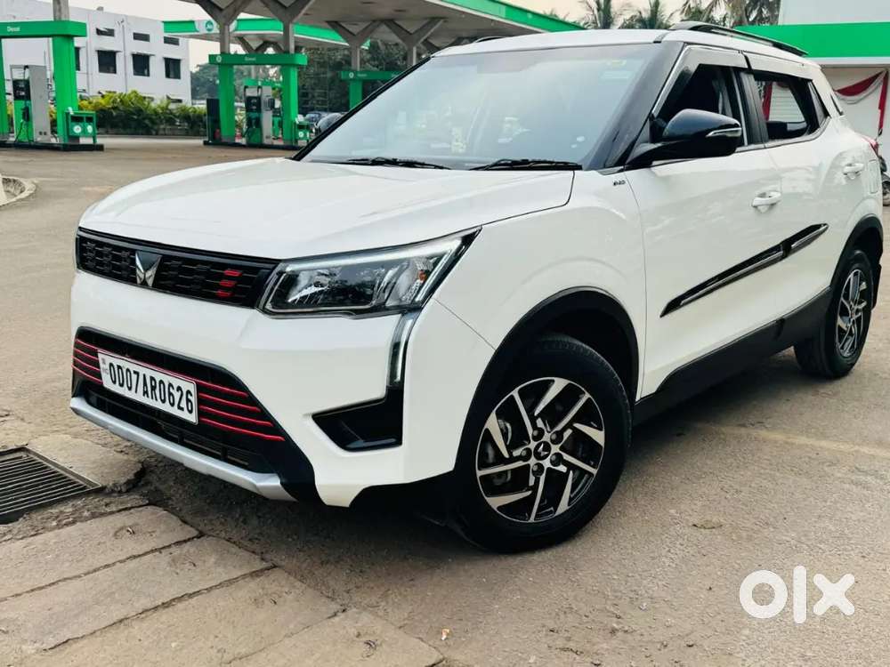 Mahindra Xuv300 Turbosport 2023 Petrol 27000 Km Sunroof 1st Owner