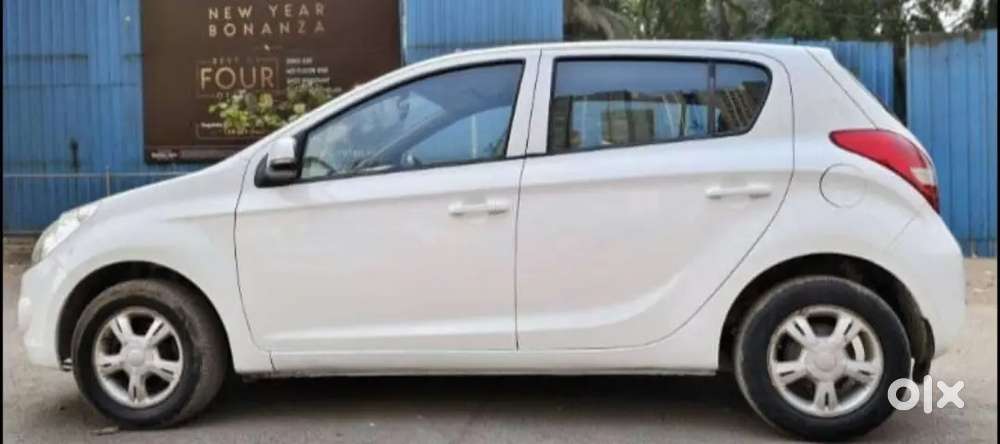 Hyunda I20 Sports 1 St Owner
Vip No..7071
White Beauty
 Cng  
22 Kmpl