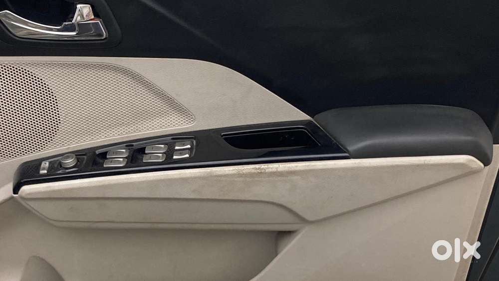 Mahindra Xuv300 W8 Option, 2020, Petrol
